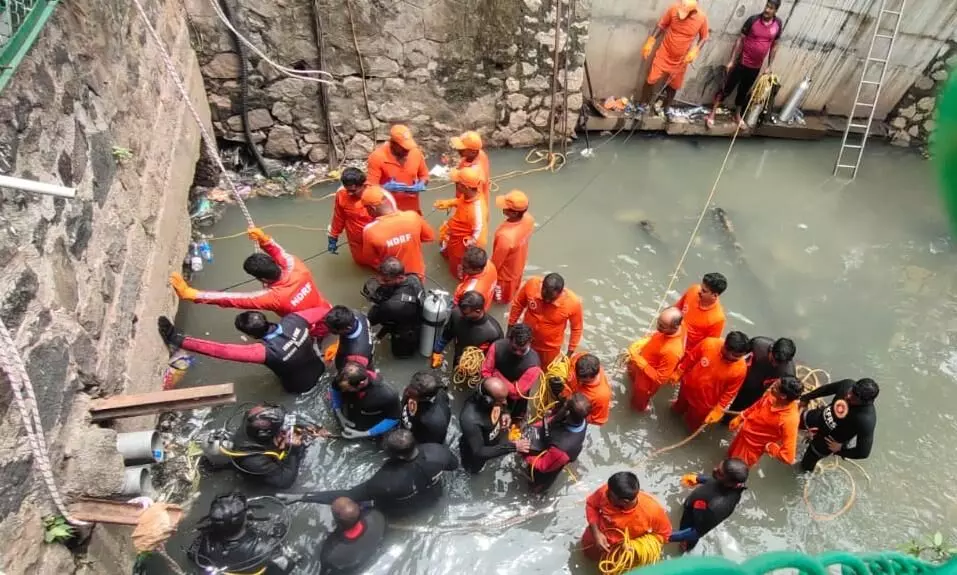 സ്ക്രീനിൽ കണ്ടത് ശരീര ഭാഗമല്ലെന്ന് സ്കൂബ ഡൈവിങ് സംഘം; തിരച്ചിൽ തുടരുന്നു