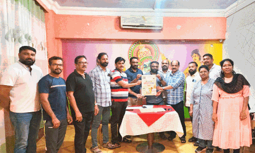 പ​ത്ത​നം​തി​ട്ട പ്ര​വാ​സി അ​സോ​സി​യേ​ഷ​ൻ ‘ഓ​ണാ​ര​വം 2024’ പോ​സ്റ്റ​ർ പ്ര​കാ​ശ​നം ചെ​യ്തു