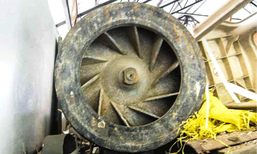 ഓര്മയിലുണ്ടൊരു സൈറണ് മുഴക്കം ഓര്മയിലുണ്ടൊരു സൈറണ് മുഴക്കം