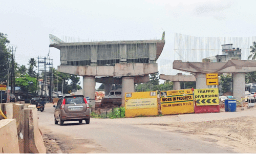 ഇഴഞ്ഞ് ദേശീയപാത നിർമാണം; ജനം ദുരിതത്തിൽ ഇഴഞ്ഞ് ദേശീയപാത നിർമാണം; ജനം ദുരിതത്തിൽ