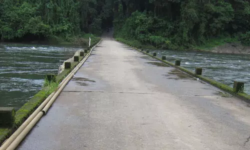 റോഡ് അപകടാവസ്ഥയിൽ : ഗതാഗതം നിരോധിച്ചു