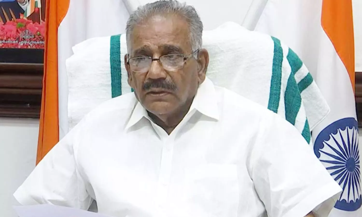 എ.കെ. ശശീന്ദ്രൻ മന്ത്രിയായി തുടരും; കാത്തിരിക്കണമെന്ന് മുഖ്യമന്ത്രി