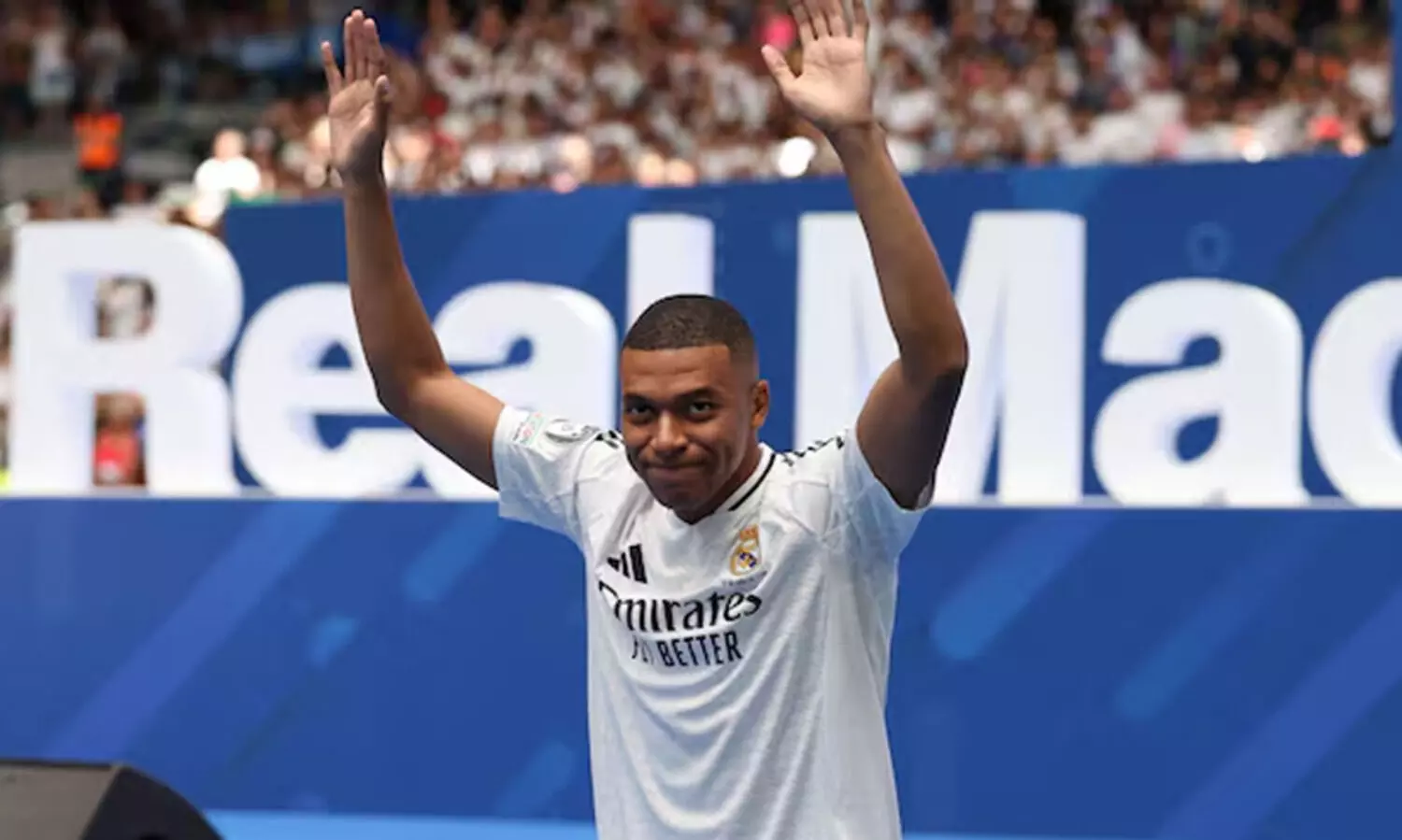 റയലിൽ രാജകുമാരൻ അവതരിച്ചു; മഡ്രിഡിന് ആവേശമായി എംബാപ്പെയുടെ ‘പട്ടാഭിഷേകം