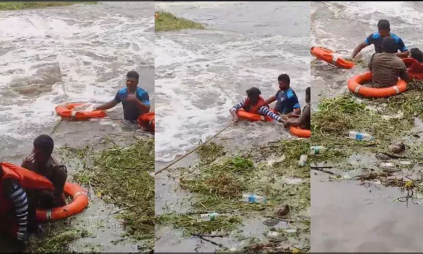 ചിറ്റൂർ പുഴയുടെ നടുവിൽ നാലുപേർ കുടുങ്ങി ചിറ്റൂർ പുഴയുടെ നടുവിൽ നാലുപേർ കുടുങ്ങി