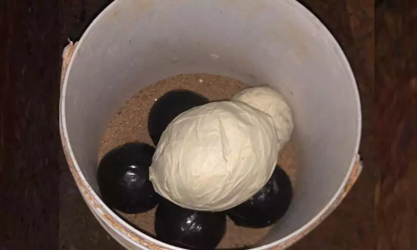 നിർമാണത്തിലുള്ള വീട്ടിൽനിന്ന് സ്ഫോടക വസ്തുക്കൾ പിടികൂടി നിർമാണത്തിലുള്ള വീട്ടിൽനിന്ന് സ്ഫോടക വസ്തുക്കൾ പിടികൂടി