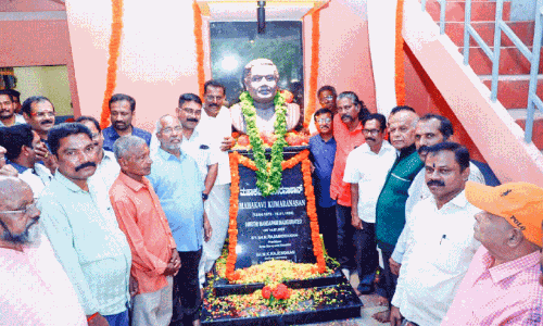 Kumaranshan sculpture