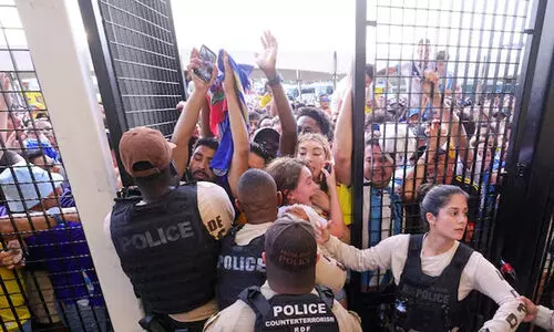 കോപ അമേരിക്ക ഫൈനൽ ദിനത്തിലെ സംഘർഷം: കൊളംബിയൻ ഫുട്ബാൾ ഫെഡറേഷൻ പ്രസിഡന്റ് അറസ്റ്റിൽ കോപ അമേരിക്ക ഫൈനൽ ദിനത്തിലെ സംഘർഷം: കൊളംബിയൻ ഫുട്ബാൾ ഫെഡറേഷൻ പ്രസിഡന്റ് അറസ്റ്റിൽ