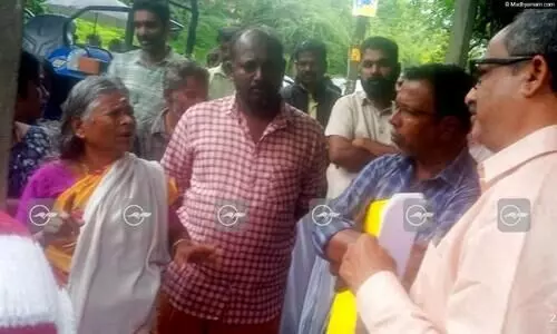 സ്വന്തം മണ്ണിൽ കൃഷിയിറക്കാനെത്തിയ നഞ്ചിയമ്മയെ തഹസിൽദാരും പൊലീസും ചേർന്ന് തടഞ്ഞു