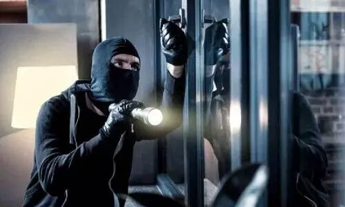 കവിയുടെ വീട്ടിൽ മോഷണം; ആളെ തിരിച്ചറിഞ്ഞ് സാധനങ്ങൾ തിരിച്ചുനൽകി കള്ളൻ