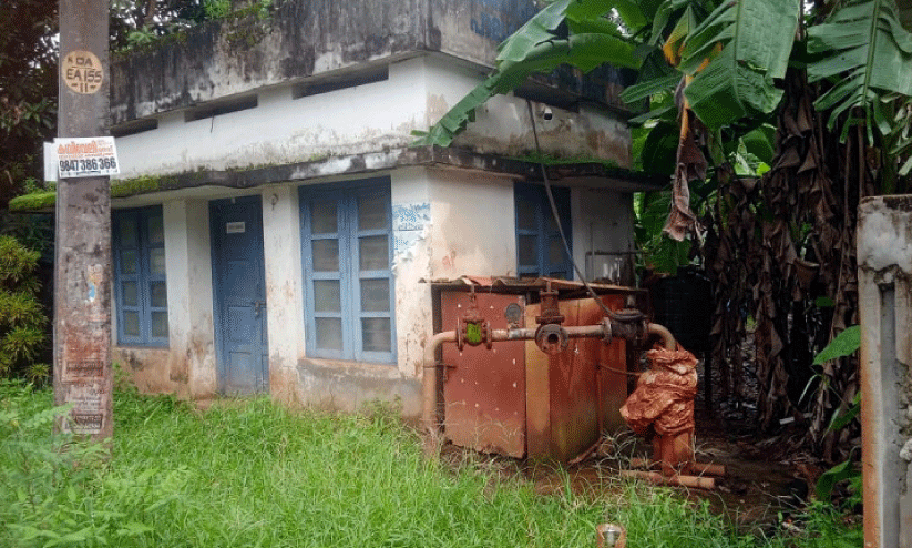 കുടിവെള്ളം മുട്ടി വെള്ളിമൺ നിവാസികൾ കുടിവെള്ളം മുട്ടി വെള്ളിമൺ നിവാസികൾ