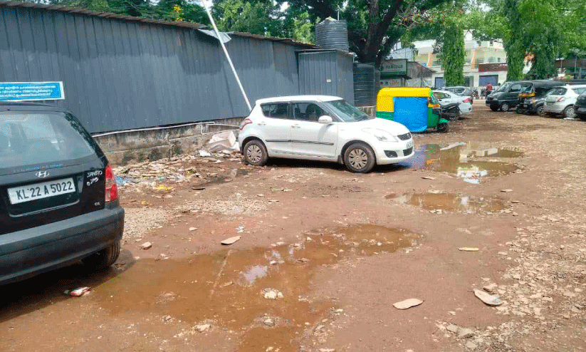 മെഡിക്കല്‍ കോളജിലെ ഭക്ഷണശാല പരിസരം വൃത്തിഹീനം