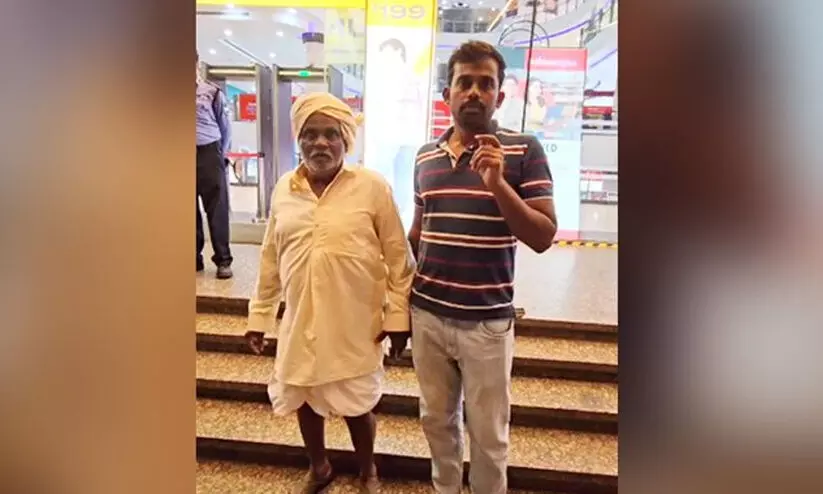 മുണ്ട് ധരിച്ചെത്തിയ കർഷകന് മാളിൽ പ്രവേശനം നിഷേധിച്ചു; പ്രതിഷേധവുമായി കർഷക സംഘടനകൾ മുണ്ട് ധരിച്ചെത്തിയ കർഷകന് മാളിൽ പ്രവേശനം നിഷേധിച്ചു; പ്രതിഷേധവുമായി കർഷക സംഘടനകൾ