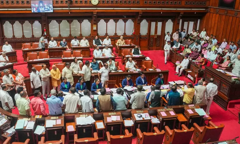 കർണാടകയിൽ തദ്ദേശീയർക്ക് തൊഴിൽ സംവരണം; ബിൽ മരവിപ്പിച്ചു