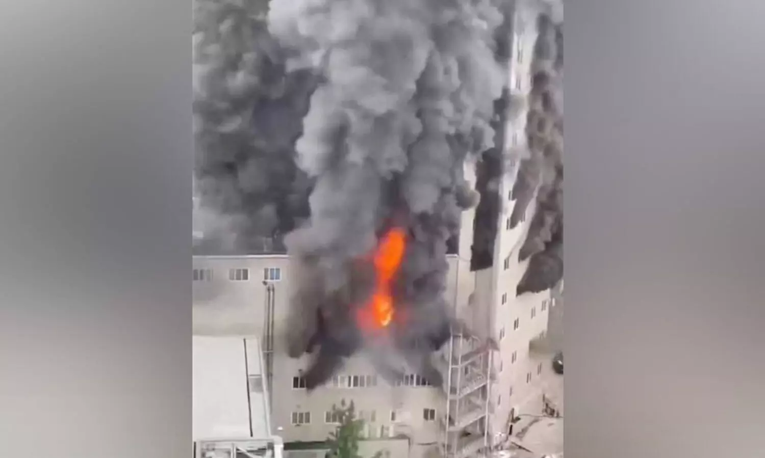 ചൈനയിൽ ഷോപ്പിംഗ് മാളിലുണ്ടായ തീപിടിത്തത്തിൽ 16 പേർ മരിച്ചു