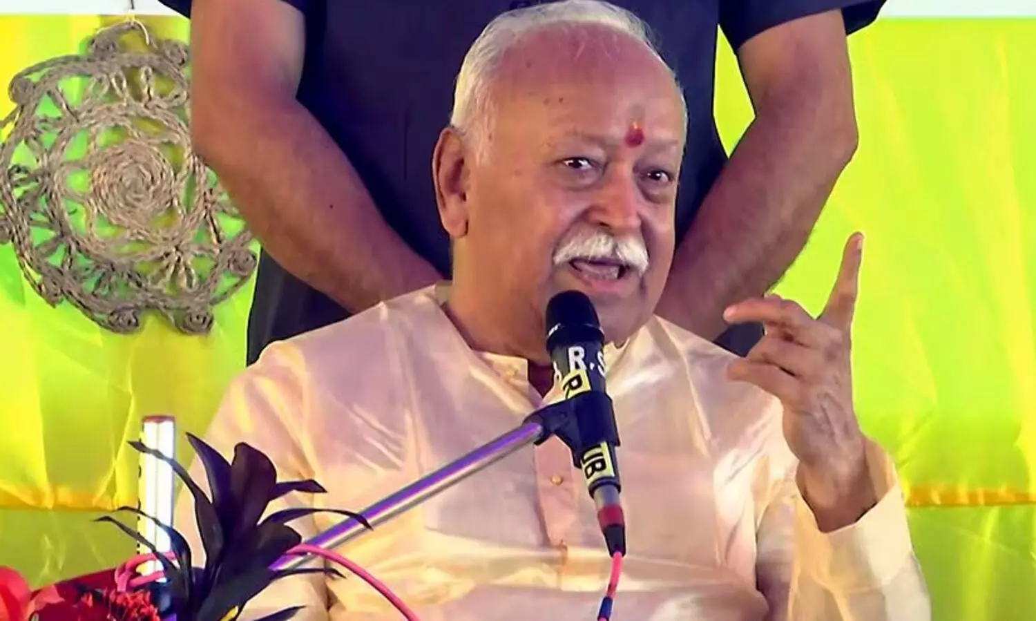 ചിലർക്ക് അമാനുഷികനും ഭഗവാനുമാകാൻ ആഗ്രഹം; മോദിക്കെതിരെ ഒളിയമ്പുമായി മോഹൻ ഭാഗവത്