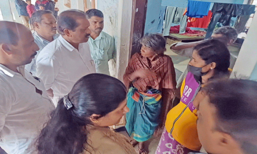 മാ​ന​ന്ത​വാ​ടി​യി​ലെ താ​ഴ്ന്ന പ്ര​ദേ​ശ​ങ്ങ​ൾ വെ​ള്ള​ത്തി​ൽ