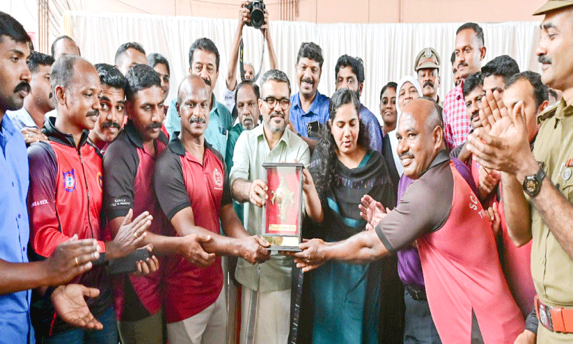 ആദരവിന് കാത്തുനിൽക്കാതെ അവർ പോയത് മറ്റൊരു ദുരന്തഭൂമിയിലേക്ക് ആദരവിന് കാത്തുനിൽക്കാതെ അവർ പോയത് മറ്റൊരു ദുരന്തഭൂമിയിലേക്ക്