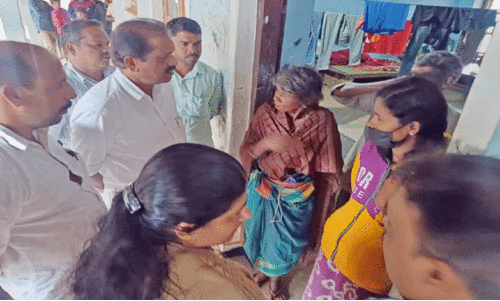 മാ​ന​ന്ത​വാ​ടി​യി​ലെ താ​ഴ്ന്ന പ്ര​ദേ​ശ​ങ്ങ​ൾ വെ​ള്ള​ത്തി​ൽ