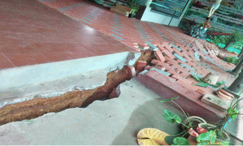 ക​ർ​ക്ക​ട​കം ദു​രി​തപ്പെ​യ്ത്താ​വു​ന്നു; വെ​ള്ള​പ്പൊ​ക്ക​വും മ​ണ്ണി​ടി​ച്ചി​ലും വ്യാ​പ​കം