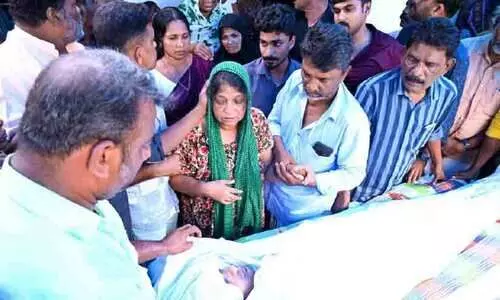 A young man died after a huge tree fell in heavy rain near Mattancherry Bridge