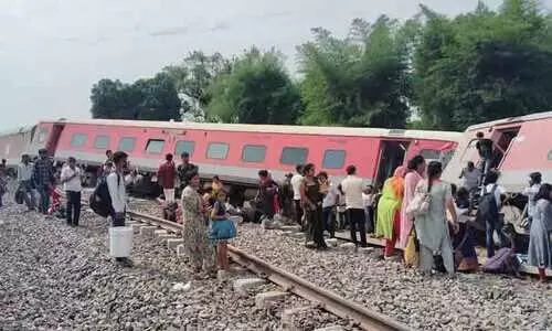 യു.പിയിൽ ചണ്ഡീഗഢ്-ദിബ്രുഗഡ് എക്‌സ്പ്രസ് ട്രെയിൻ പാളം തെറ്റി; നാലുമരണം
