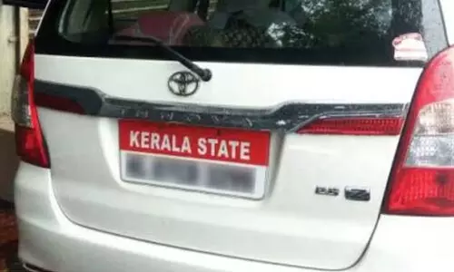 വാഹനങ്ങളിൽ സർക്കാർ ബോർഡുകൾ അനധികൃതമായി ഉപയോഗിക്കുന്നവർക്കെതിരെ കർശന നടപടിയെടുക്കണം -ഹൈകോടതി വാഹനങ്ങളിൽ സർക്കാർ ബോർഡുകൾ അനധികൃതമായി ഉപയോഗിക്കുന്നവർക്കെതിരെ കർശന നടപടിയെടുക്കണം -ഹൈകോടതി