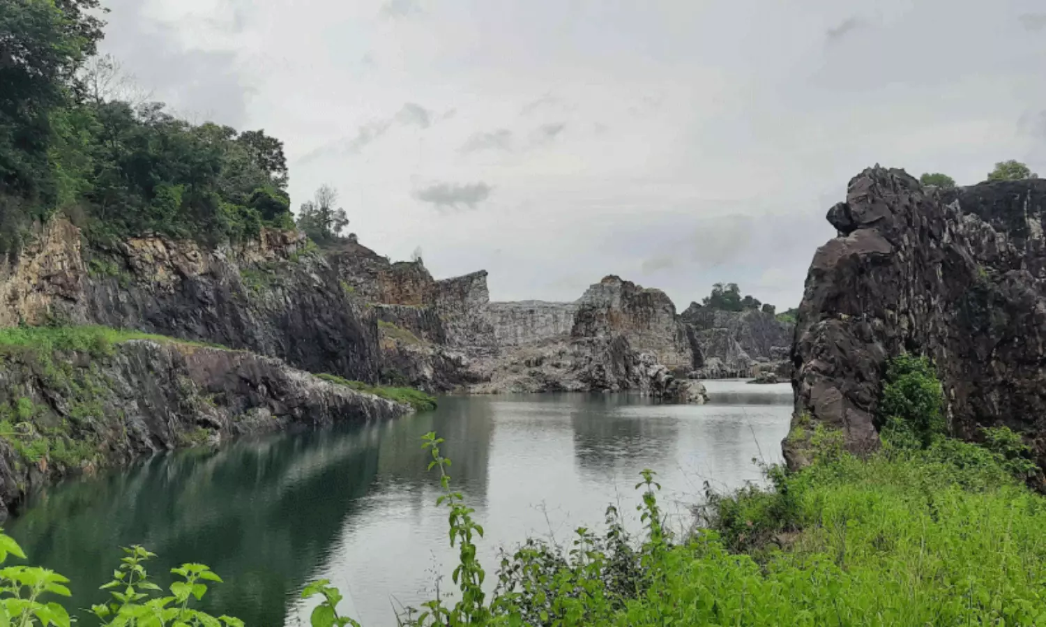 The water level rose in the dug rock pit