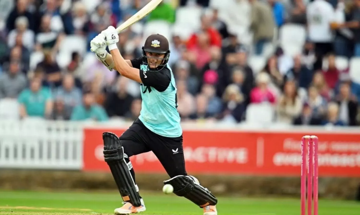 തകർപ്പൻ സിക്സറിലൂടെ സാം കറന് കന്നി ടി20 സെഞ്ച്വറി; ഹാംപ്ഷയറിനെ അഞ്ച് വിക്കറ്റിന് തകർത്ത് സറേ ടീം