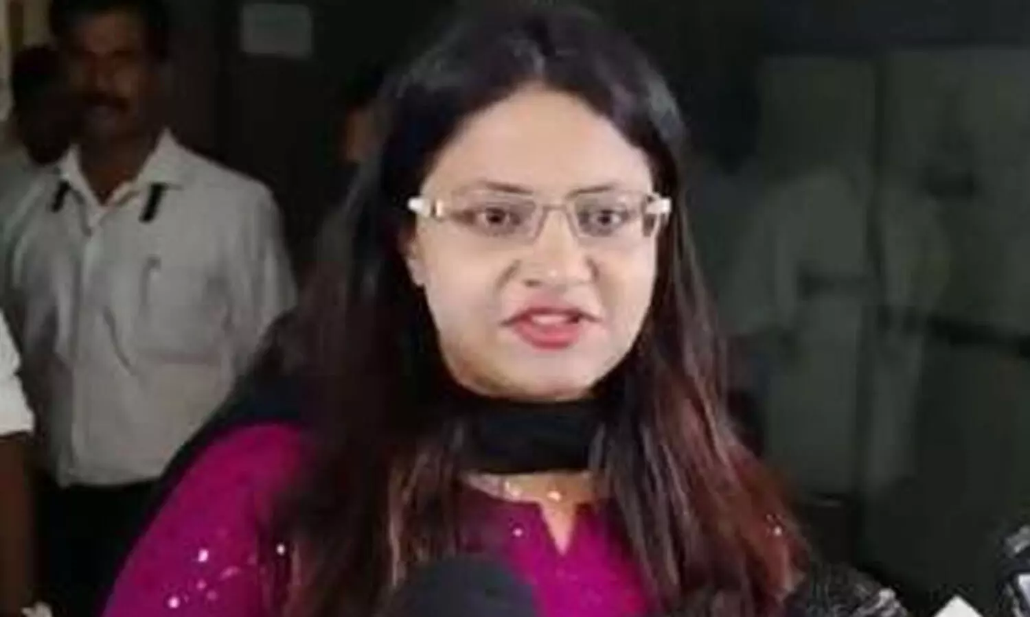 ഐ.എ.എസ് റദ്ദാക്കുന്നു; വിവാദ ഓഫിസർ പൂജ ഖേദ്കർ പുറത്തേക്ക്