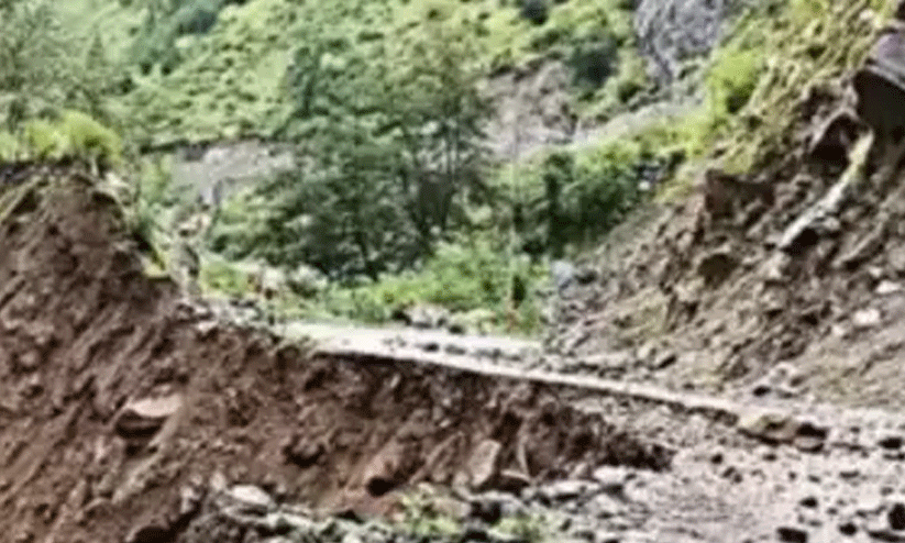 ദേശീയപാത മണ്ണിടിച്ചിലിൽ 15 പേർ മരിച്ചതായി സംശയം; പുറത്തെടുത്തത് ഏഴ് മൃതദേഹങ്ങൾ