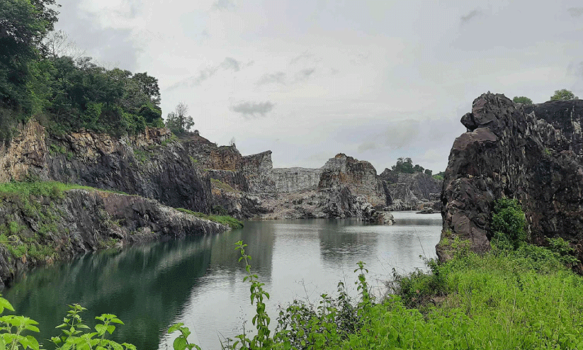 The water level rose in the dug rock pit The water level rose in the dug rock pit