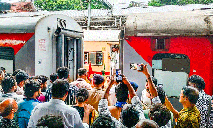പാൻട്രി ബോഗി തകരാറിലായി; കോട്ടയം റെയിൽവേ സ്റ്റേഷനിൽ കേരള എക്സ്​പ്രസ്​ ഒരുമണിക്കൂറോളം പിടിച്ചിട്ടു