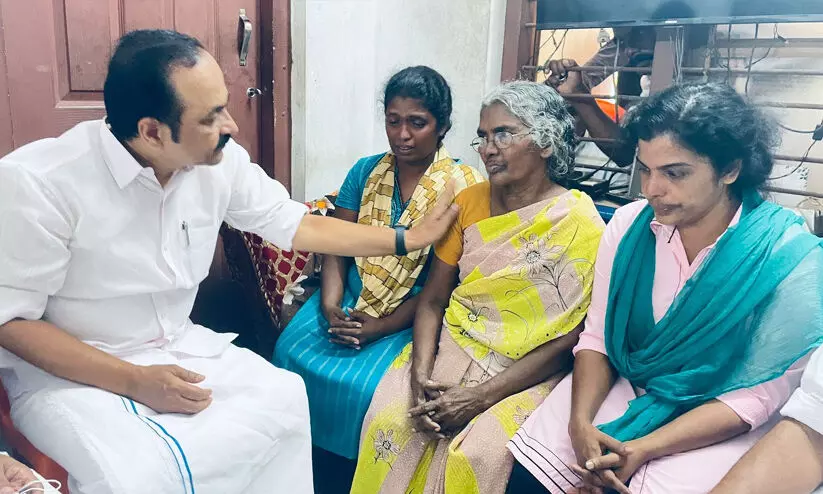 ജോയിയുടെ കുടുംബത്തിന് സുപ്രീംകോടതി വിധി അനുസരിച്ചുള്ള നഷ്ടപരിഹാരം നല്കണമെന്ന് വി.ഡി. സതീശൻ ജോയിയുടെ കുടുംബത്തിന് സുപ്രീംകോടതി വിധി അനുസരിച്ചുള്ള നഷ്ടപരിഹാരം നല്കണമെന്ന് വി.ഡി. സതീശൻ