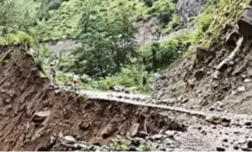 ദേശീയപാത മണ്ണിടിച്ചിലിൽ 15 പേർ മരിച്ചതായി സംശയം; പുറത്തെടുത്തത് ഏഴ് മൃതദേഹങ്ങൾ