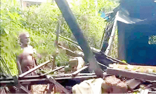 അടങ്ങാതെ ദുരിതം അടങ്ങാതെ ദുരിതം