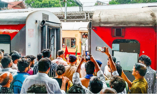 പാൻട്രി ബോഗി തകരാറിലായി; കോട്ടയം റെയിൽവേ സ്റ്റേഷനിൽ കേരള എക്സ്​പ്രസ്​ ഒരുമണിക്കൂറോളം പിടിച്ചിട്ടു