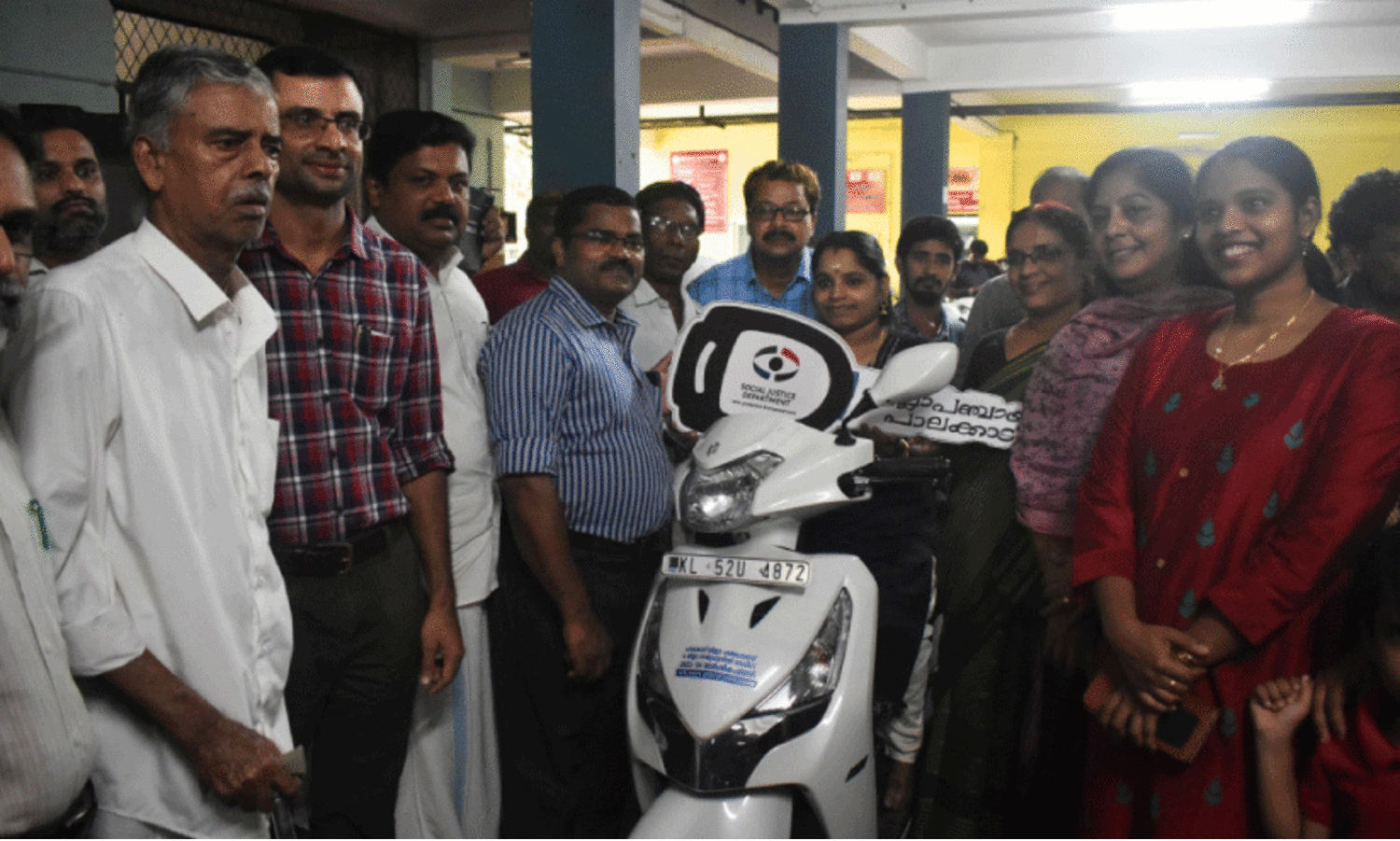 Side wheel scooter for handicapped