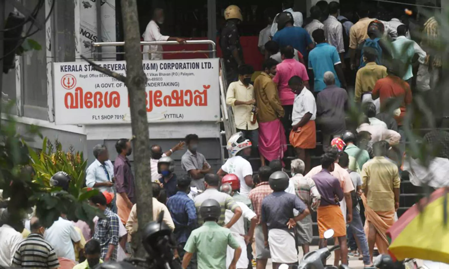 കേരളത്തിൽ മദ്യപാനവും പുകവലിയും കുറഞ്ഞതായി കണക്കുകൾ