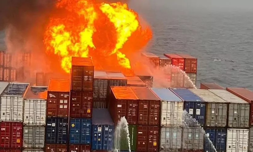 ഗോവ തീരത്ത് ചരക്കു കപ്പലിൽ തീപിടിത്തം; ഒരാൾ മരിച്ചു, പൊട്ടിത്തെറിയുണ്ടായെന്ന് റിപ്പോർട്ട്