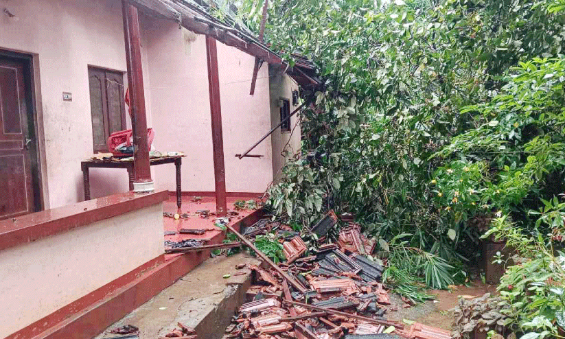 മ​ഴ കു​റ​ഞ്ഞു; ചു​ഴ​ലി​ക്കാ​റ്റി​ൽ നാ​ശ​ന​ഷ്ടം