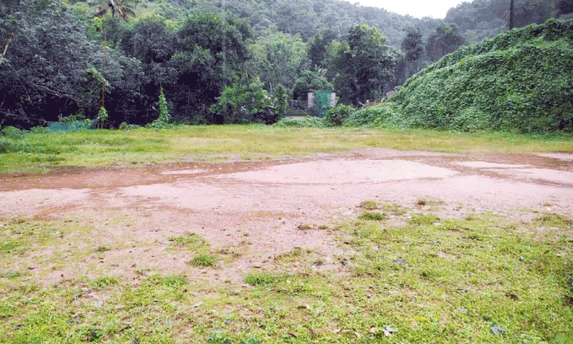 കൊക്കയാർ പ്രാഥമികാരോഗ്യകേന്ദ്രം: ‘അധികാരികളുടെ നിസ്സംഗത; മൂന്നുകോടി രൂപ നഷ്ടമാവും’ കൊക്കയാർ പ്രാഥമികാരോഗ്യകേന്ദ്രം: ‘അധികാരികളുടെ നിസ്സംഗത; മൂന്നുകോടി രൂപ നഷ്ടമാവും’