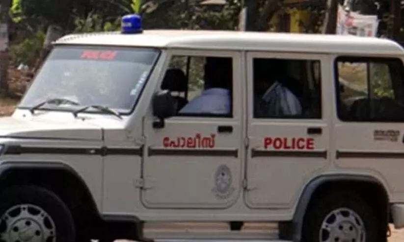 കംബോഡിയയിലെ കോൾ സെൻറർ വഴി ഓൺലൈൻ തട്ടിപ്പ്; നാലു മലയാളികൾ അറസ്റ്റിൽ കംബോഡിയയിലെ കോൾ സെൻറർ വഴി ഓൺലൈൻ തട്ടിപ്പ്; നാലു മലയാളികൾ അറസ്റ്റിൽ