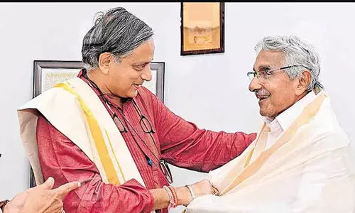 Shashi Tharoor, Oommen Chandy