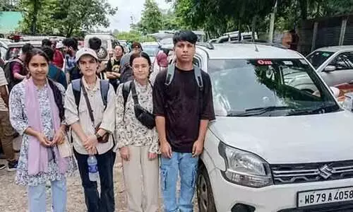 ബംഗ്ലാദേശിലെ വിദ്യാർഥി പ്രക്ഷോഭം: ഇന്ത്യൻ വിദ്യാർഥികൾ കൂട്ടമായി നാടണഞ്ഞു ബംഗ്ലാദേശിലെ വിദ്യാർഥി പ്രക്ഷോഭം: ഇന്ത്യൻ വിദ്യാർഥികൾ കൂട്ടമായി നാടണഞ്ഞു