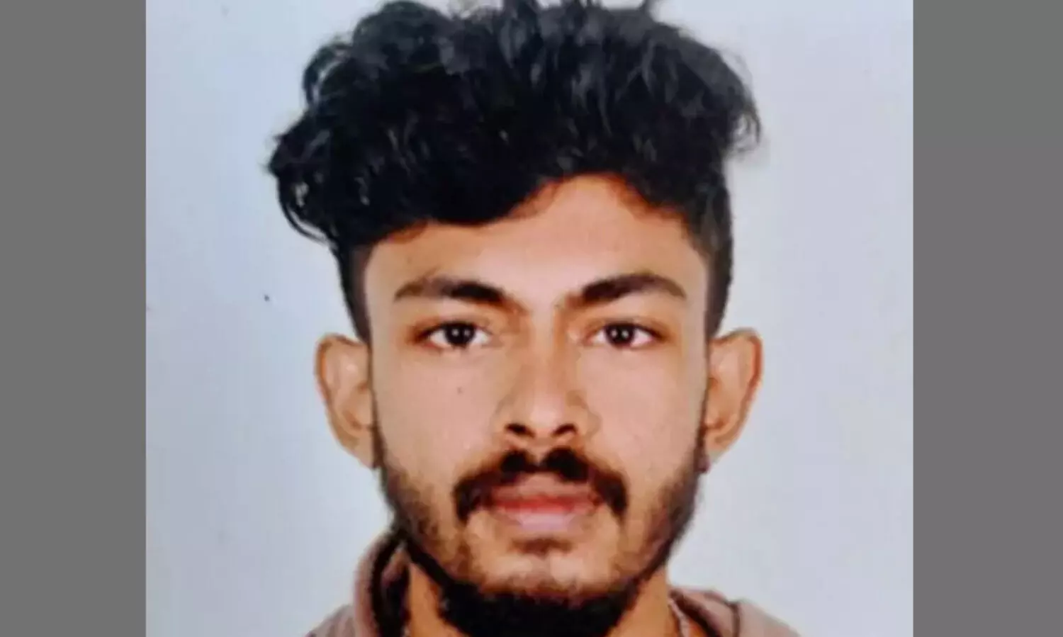 റോഡ് മുറിച്ചുകടക്കുന്നതിനിടെ ബൈക്കിടിച്ചുവീണ യുവാവ് ആംബുലൻസ് കയറിയിറങ്ങി മരിച്ചു