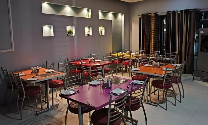 മധ്യപ്രദേശിലെ ഉജ്ജയിനിലും ഹോട്ടലുകളിൽ ഉടമകളുടെ പേര് പ്രദർശിപ്പിക്കണമെന്ന് ഉത്തരവ്; ലംഘിച്ചാൽ 2000 രൂപ പിഴ