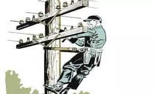 വാർത്താവിനിമയ ബന്ധം നിലച്ചു; മാങ്കുളത്ത് വൈദ്യുതി ഇല്ലാതായിട്ട് അഞ്ചുദിവസം