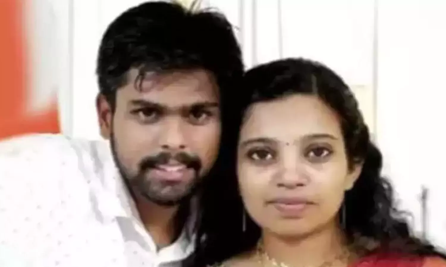 21കാരി തൂങ്ങി മരിച്ചു, മനംനൊന്ത് എക്സറേ മുറിയിൽ ഭർത്താവും ജീവനൊടുക്കി