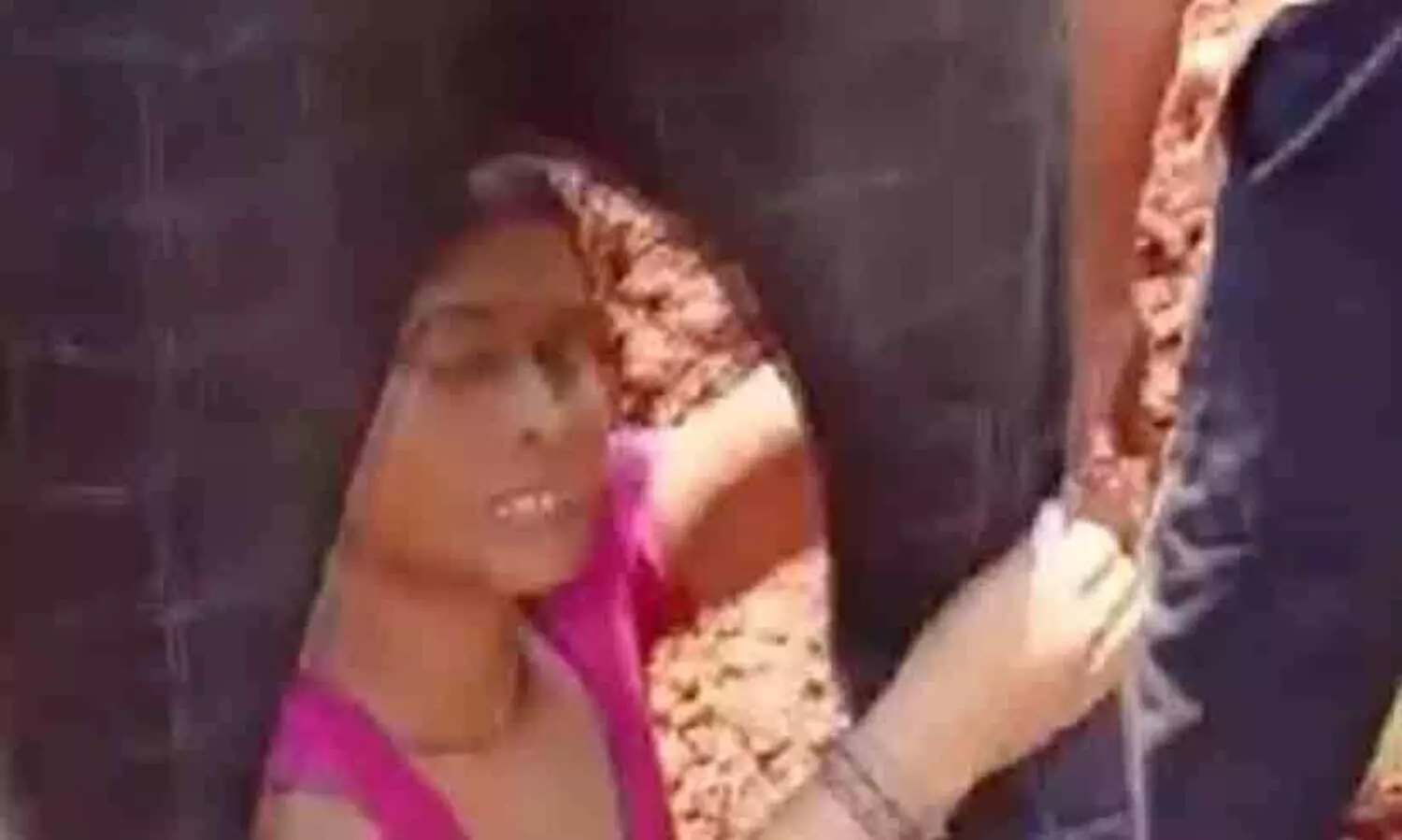 അപമാനഭാരം കൊണ്ട് തലകുനിയുന്നില്ലേ?; രണ്ട് സ്ത്രീകളെ ജീവനോടെ കുഴിച്ചു മൂടിയ സംഭവത്തിൽ ബി.ജെ.പിക്കെതിരെ തൃണമൂൽ കോൺഗ്രസ്