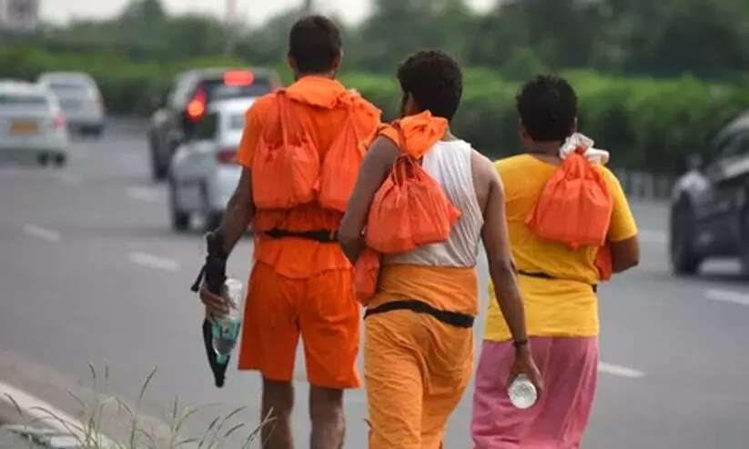 യു.പിയിൽ കാവടി തീർഥാടകർ കാർ അടിച്ചു തകർത്തു; യാത്രക്കാരെ മർദിച്ചു